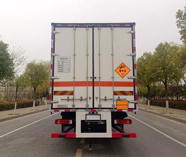 楚勝牌CSC5267XQYZ6爆破器材運(yùn)輸車公告圖片