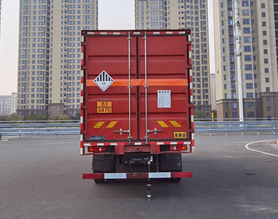 东风牌DFV5327XZWGP6D杂项危险物品厢式运输车公告图片