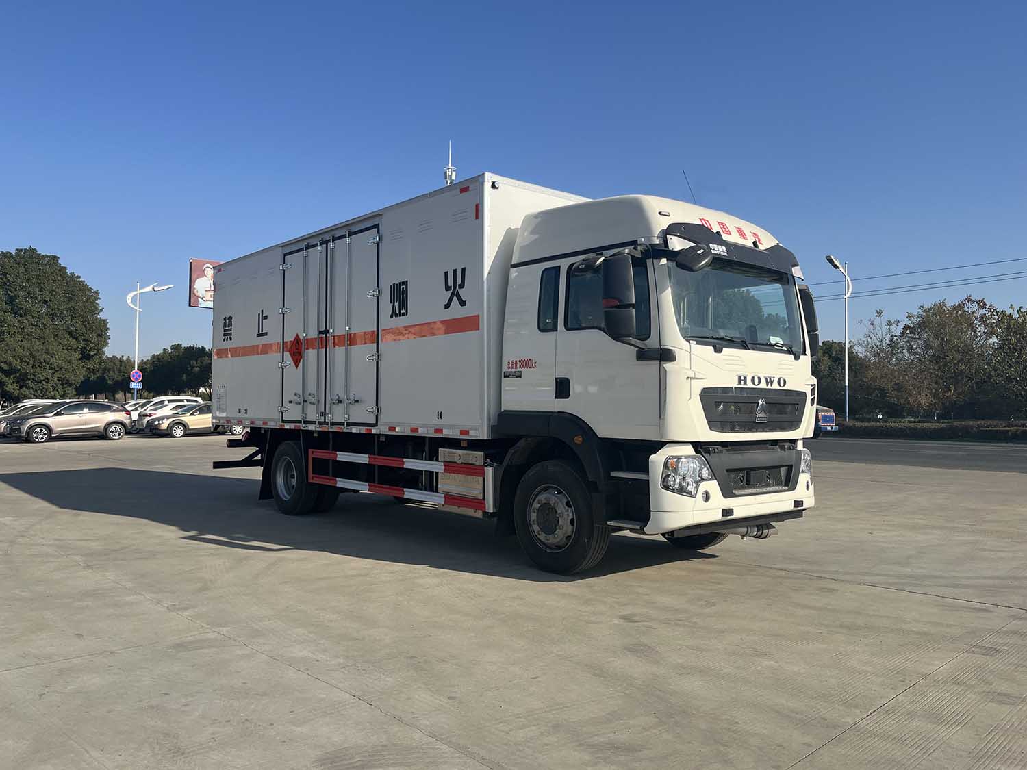 华威驰乐牌SGZ5180XRQZZ6T5易燃气体厢式运输车