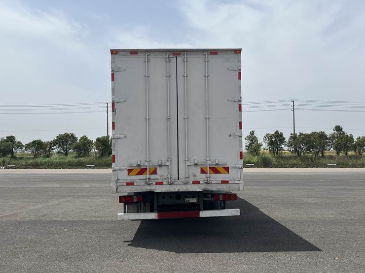 汕德卡牌ZZ5266XXYN56CHF1K廂式運(yùn)輸車(chē)公告圖片