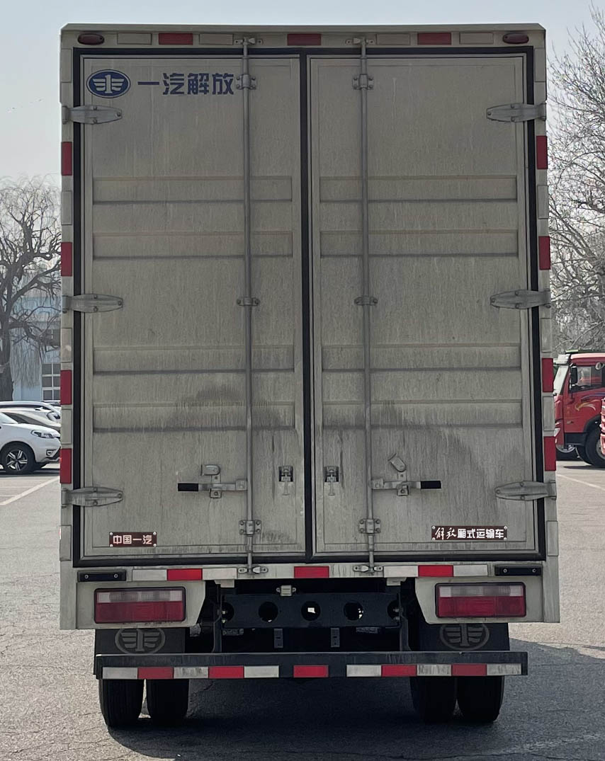 解放牌CA5091XXYP40K56L2E6A84廂式運(yùn)輸車公告圖片