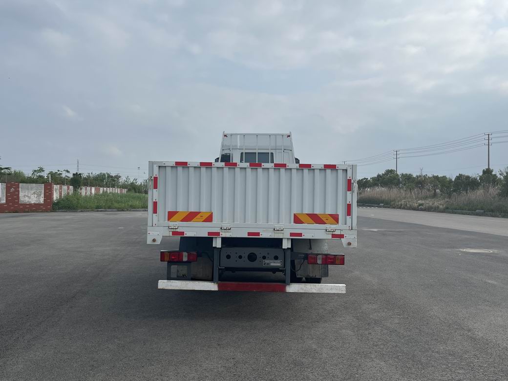 ZZ1266N56CHF1K 汕德卡牌350马力前四后四(小三轴)柴油9.6米国六载货汽车图片