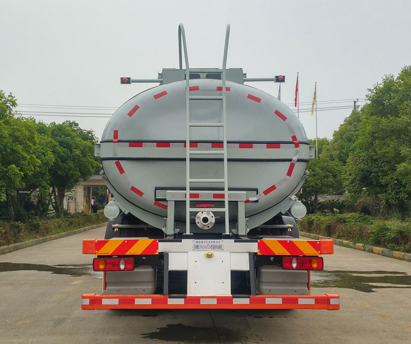 東駒牌LDW5318GPGD6普通液體運輸車公告圖片