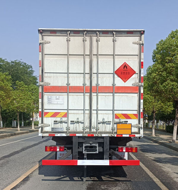 楚勝牌CSC5266XRYZ6易燃液體廂式運(yùn)輸車(chē)公告圖片