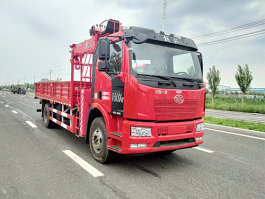 随车起重运输车