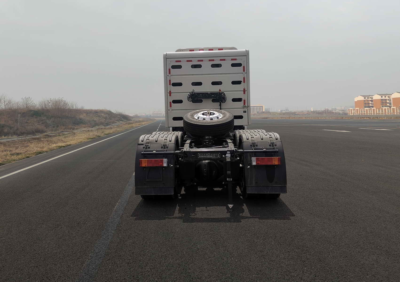 东风牌DFV4259GW6C危险品牵引汽车公告图片