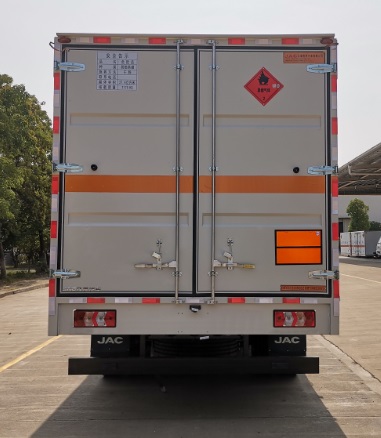 江淮牌HFC5120XRQSZ易燃?xì)怏w廂式運(yùn)輸車公告圖片