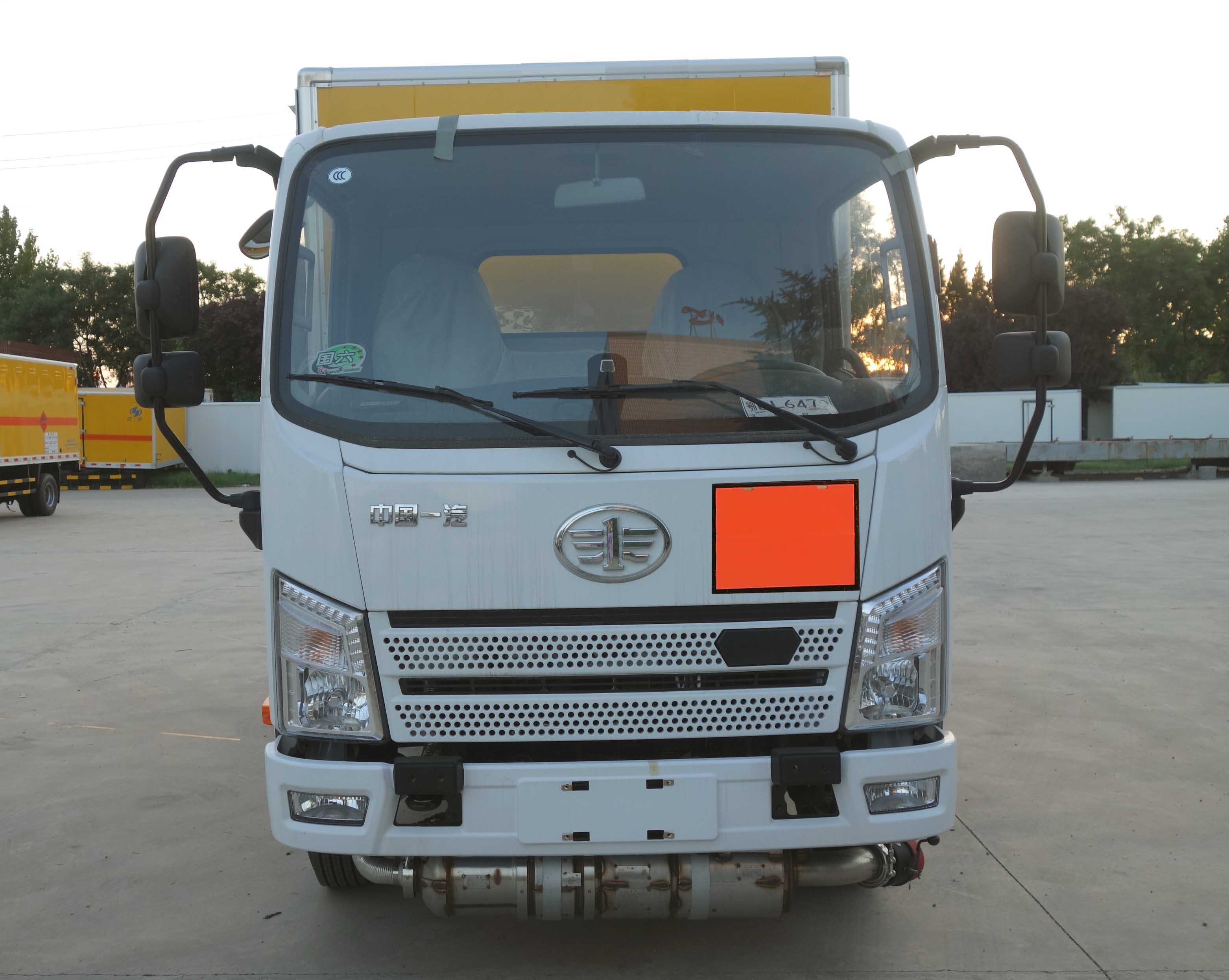 紅宇牌HYJ5040XQY-CA爆破器材運(yùn)輸車(chē)公告圖片