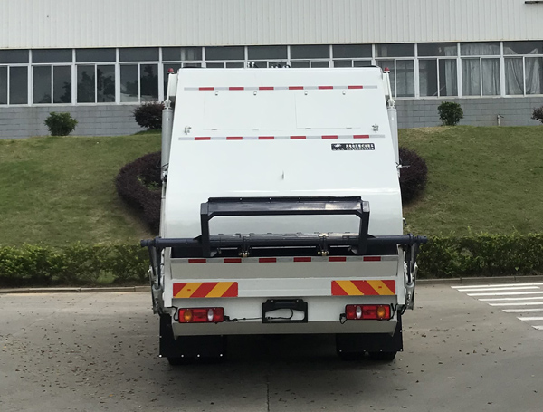 福龍馬牌FLM5180ZYSDFBEVM純電動壓縮式垃圾車公告圖片