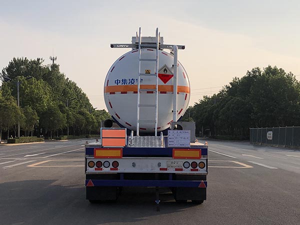 易燃液体罐式运输半挂车图片