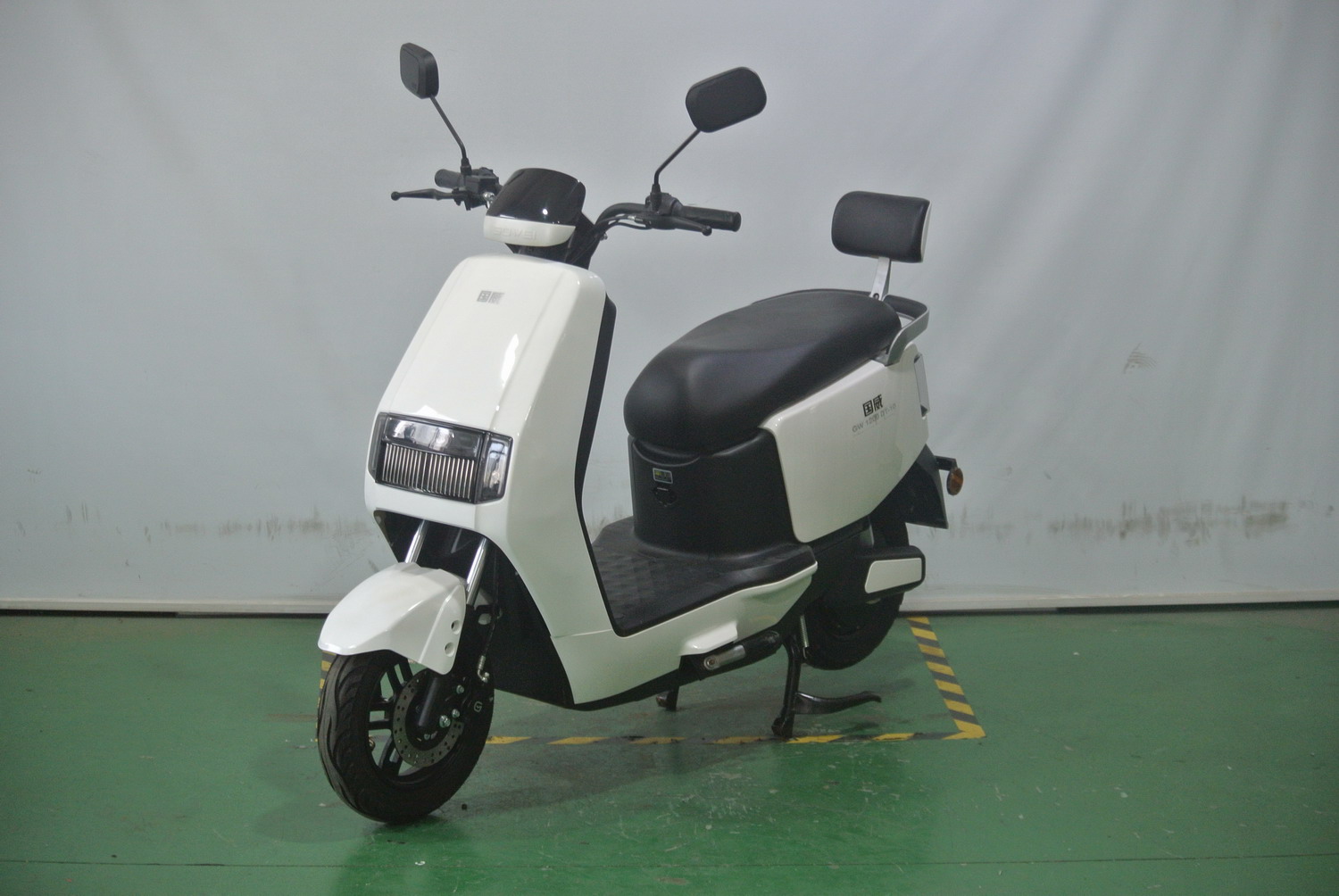 GW1200DT-10 国威牌纯电动前盘式后鼓式电动两轮摩托车图片