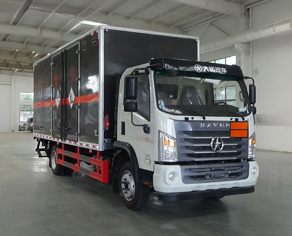 CLW5122XZWCDP型杂项危险物品厢式运输车图片