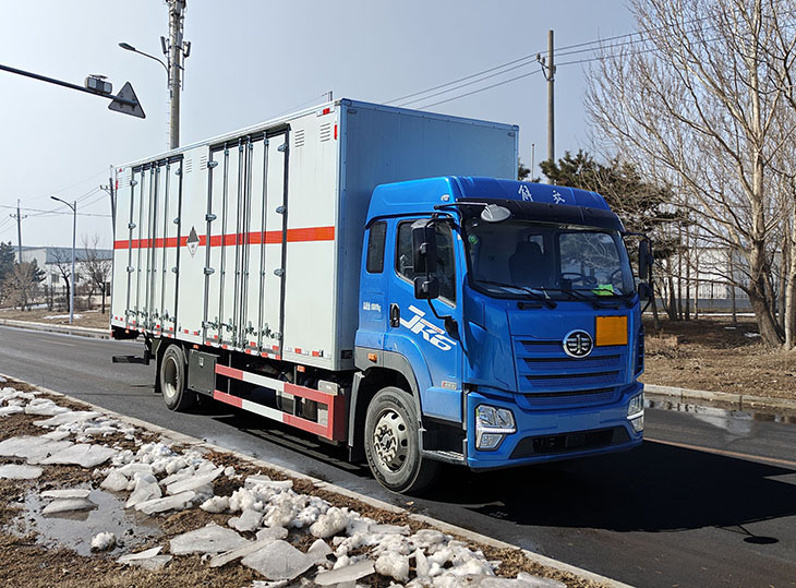 天野牌STY5180XZW杂项危险物品厢式运输车