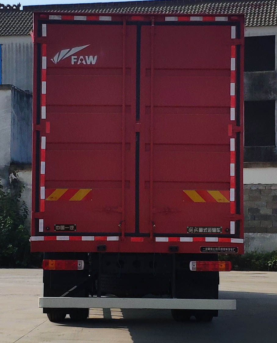 解放牌CA5170XXYP28K2L5E6A80廂式運(yùn)輸車公告圖片