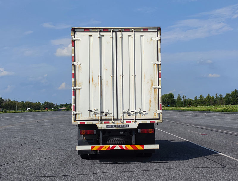 解放牌CA5140XXYP62K1LE6Z廂式運輸車公告圖片