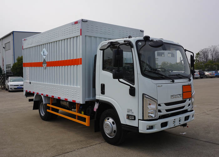 江铃江特牌JMT5049XZWXG26A杂项危险物品厢式运输车