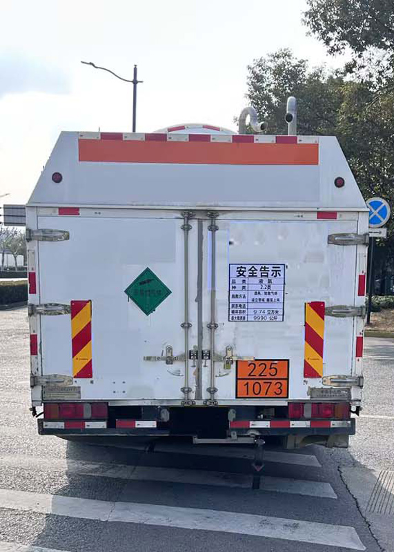 低温液体运输车图片