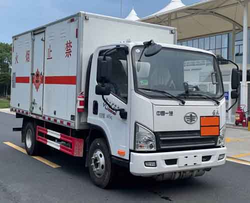 同锐通牌CAA5040XRGC6易燃固体厢式运输车