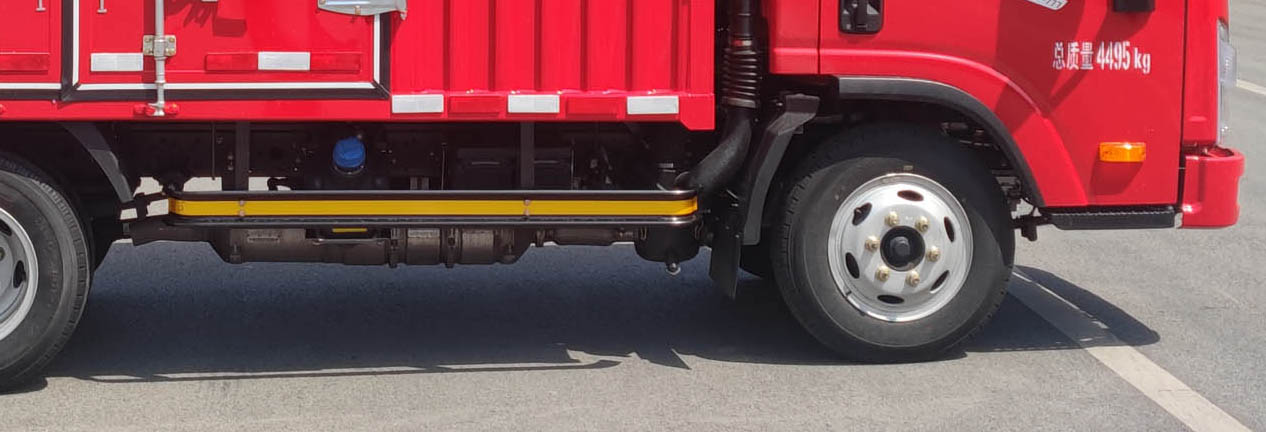 解放牌CA5045XXYP40K56L2E6A84廂式運輸車公告圖片