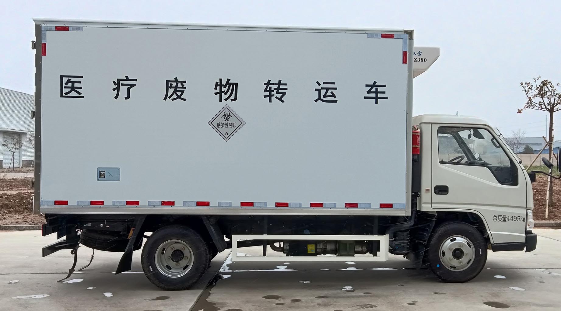 環(huán)盈牌LYC5040XYYL6醫(yī)療廢物轉(zhuǎn)運車公告圖片