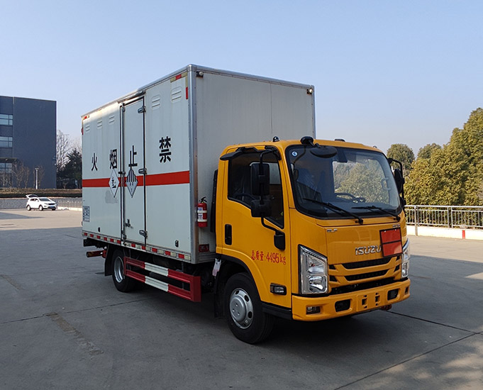 程力牌CL5041XZW6BXW杂项危险物品厢式运输车