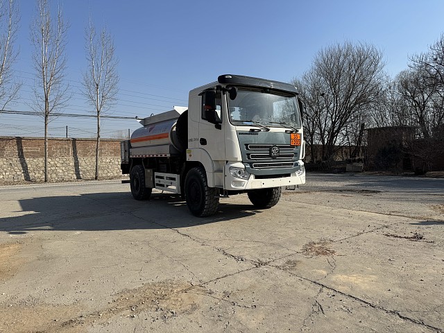 旗林牌QLG5170TSMGYY运油沙漠车