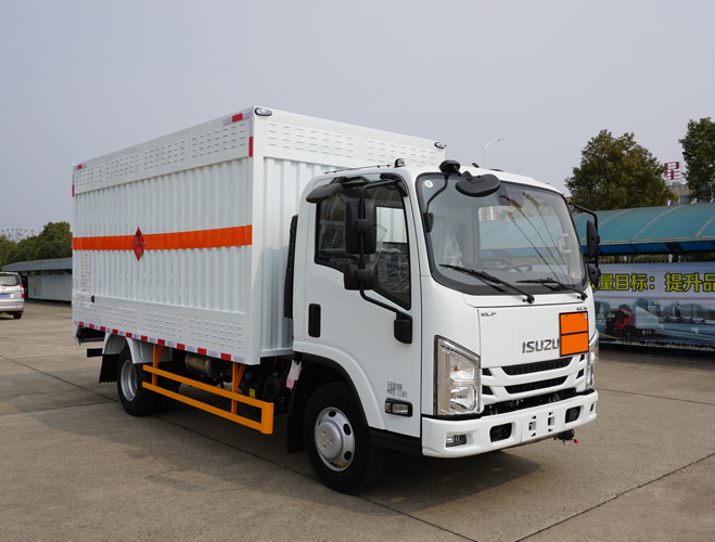 江铃江特牌JMT5079XRQXGA26A易燃气体厢式运输车