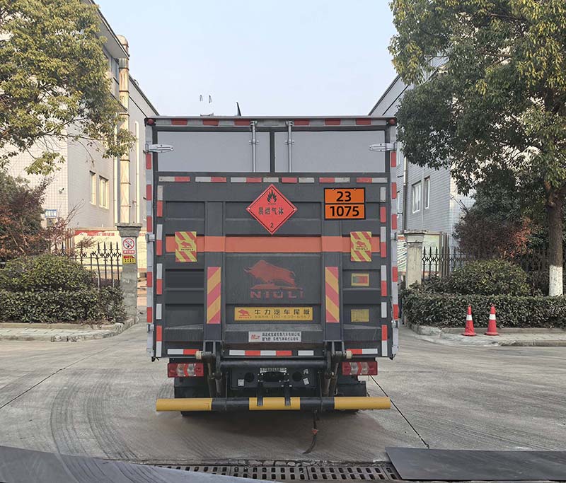 楚飛牌CLQ5120XRQ6LZ易燃氣體廂式運輸車公告圖片