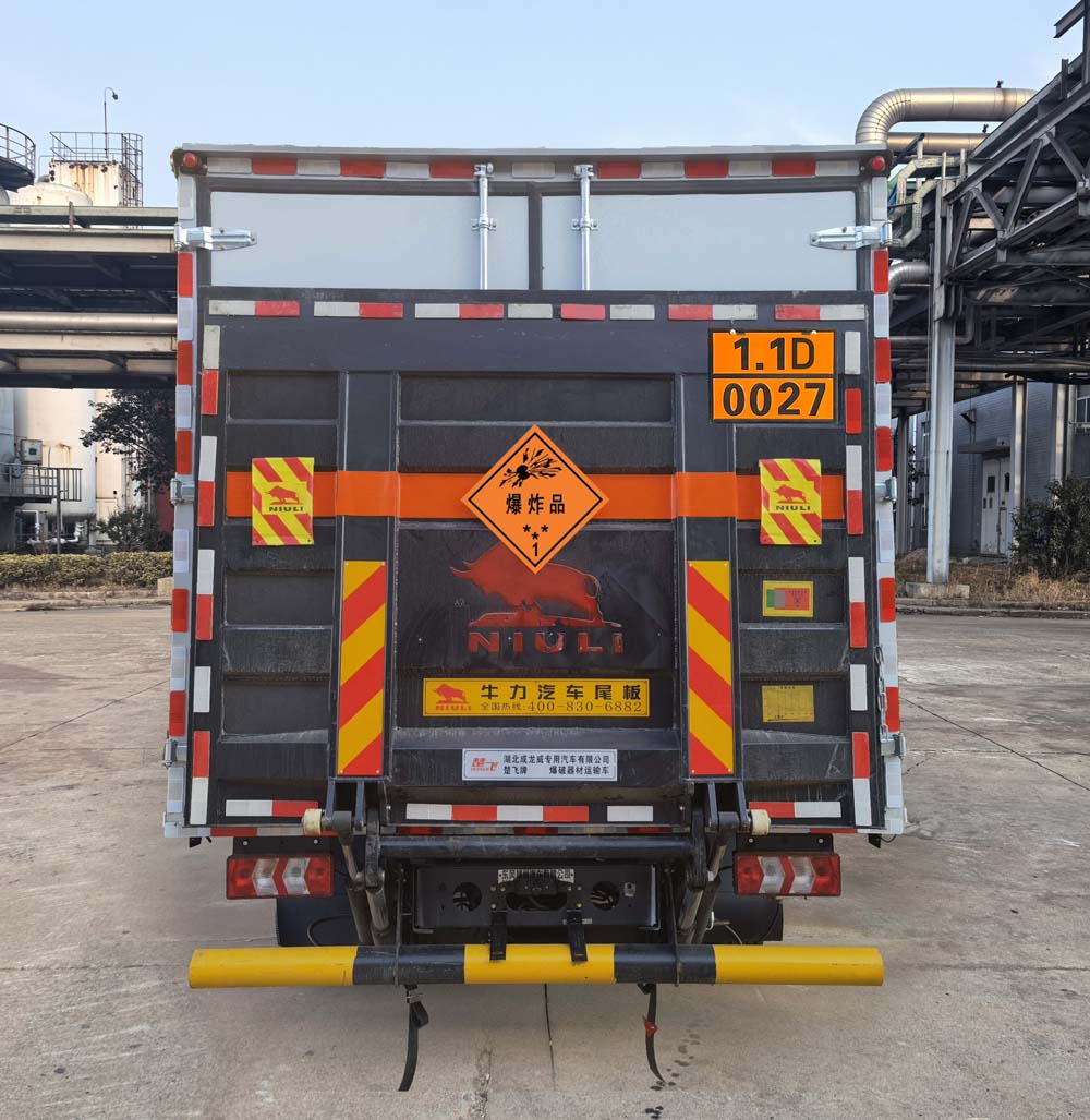 楚飛牌CLQ5120XQY6LZ爆破器材運(yùn)輸車公告圖片