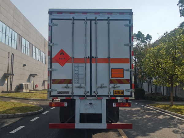 專力牌ZLC5327XRYZ6易燃液體廂式運輸車公告圖片