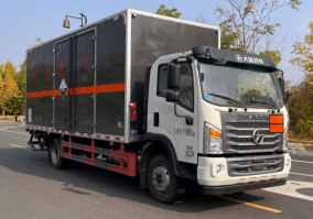 CLW5122XFWCDP腐蚀性物品厢式运输车图片
