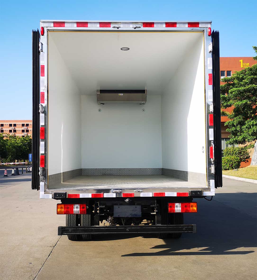 新飛快牌SXG5044XLC62冷藏車(chē)公告圖片