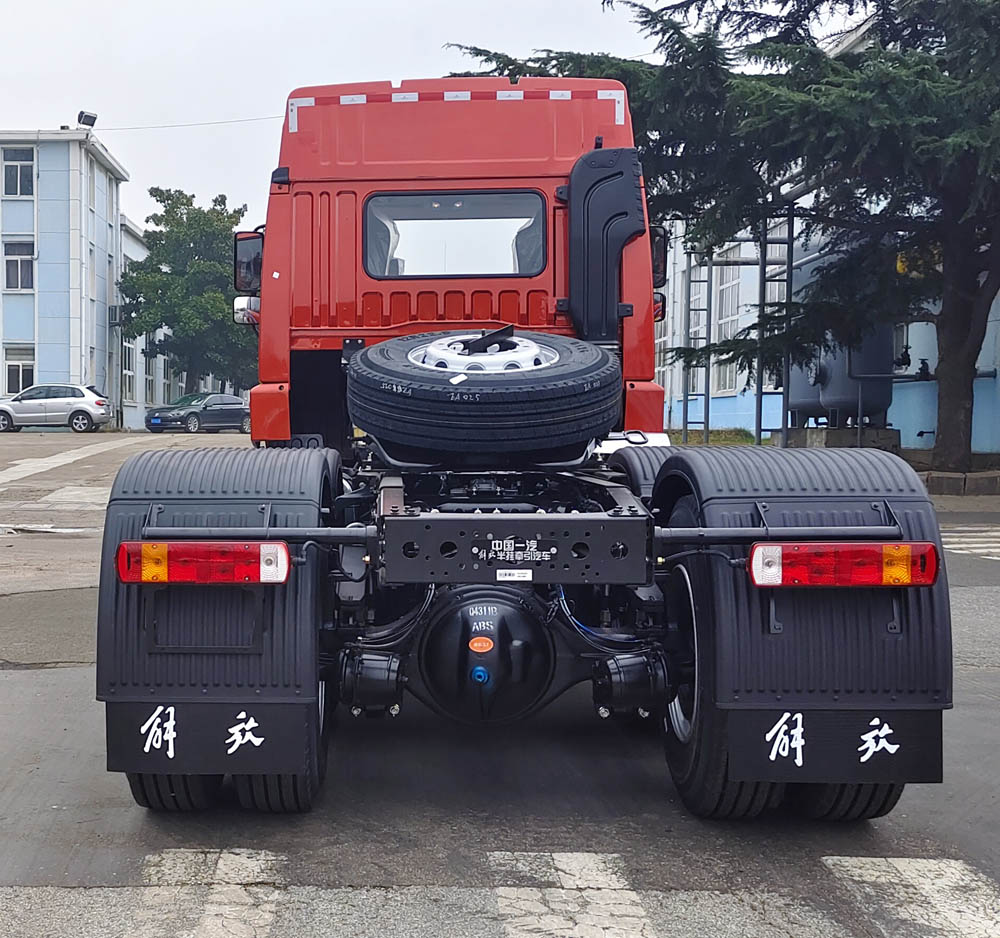 CA4252P1K15T1E6A80 解放牌500马力后双桥,后八轮柴油国六牵引汽车图片