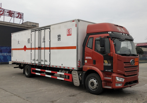 专力牌ZLC5180XRYC6易燃液体厢式运输车