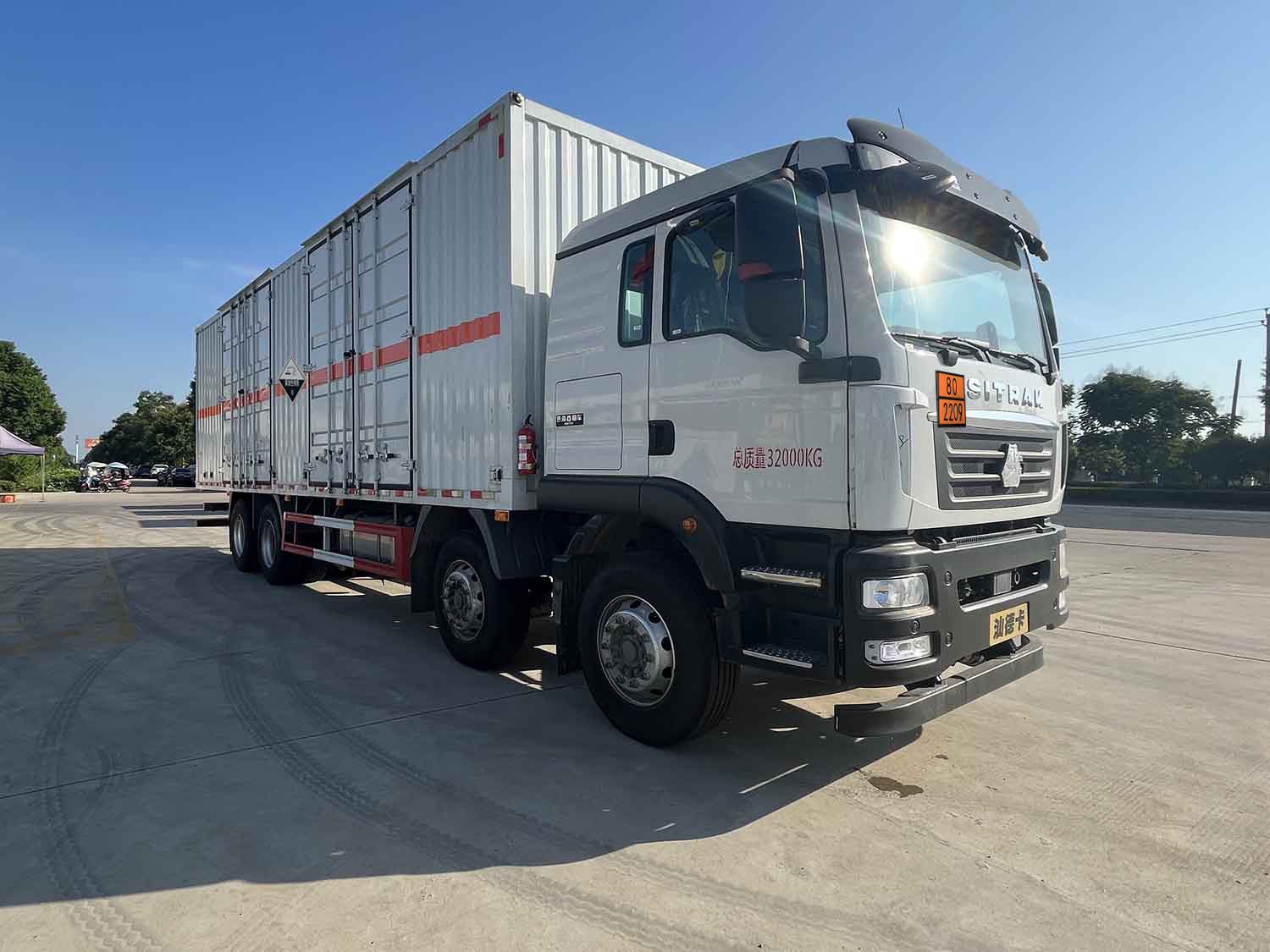 华威驰乐牌SGZ5320XFWZZ6C5腐蚀性物品厢式运输车
