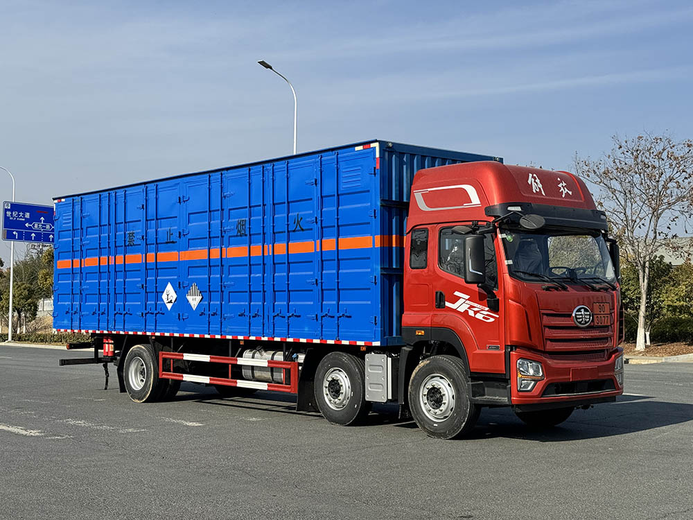 丰霸牌STD5261XZWCA6杂项危险物品厢式运输车