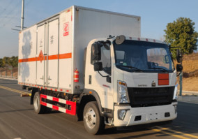 爆破器材运输车