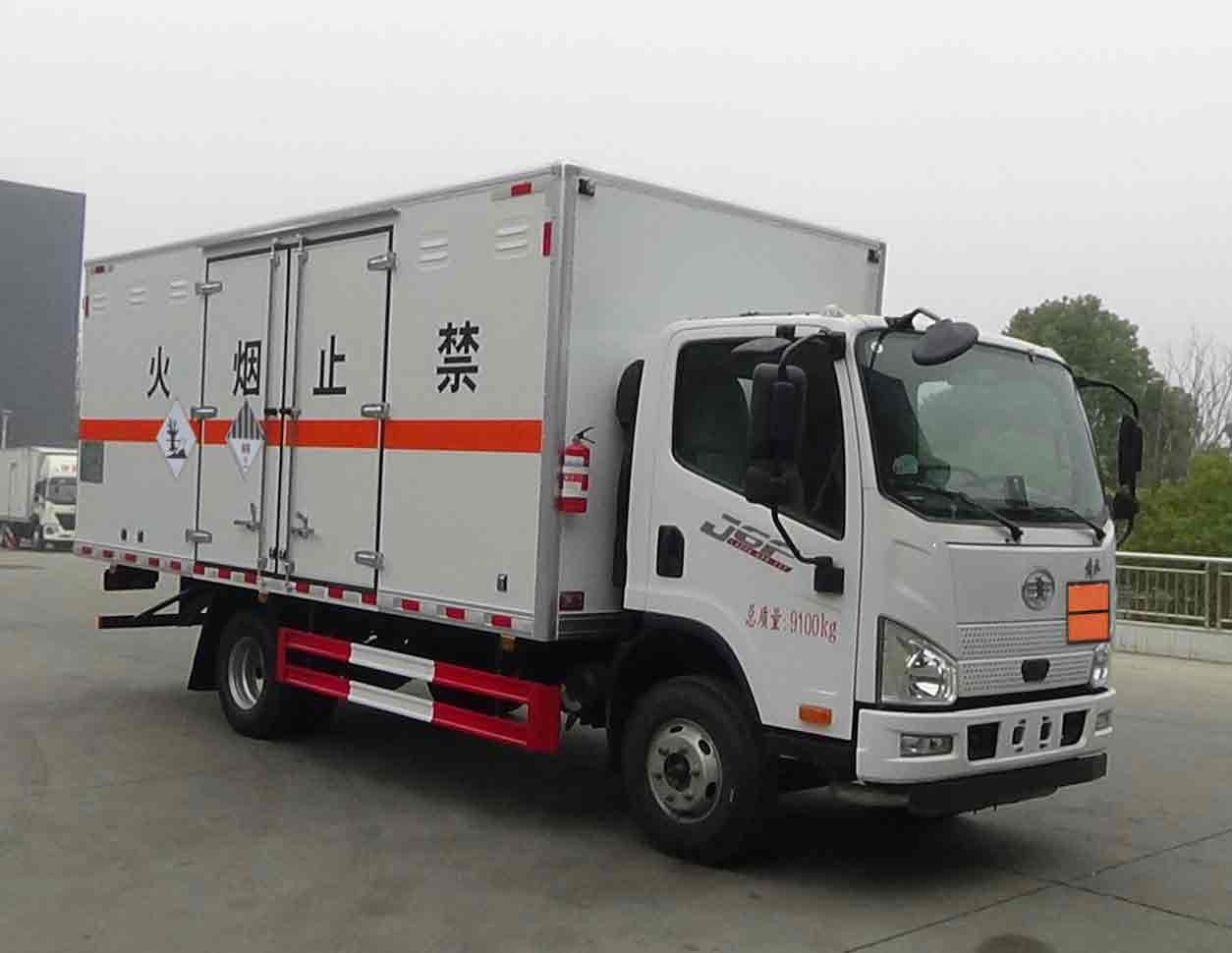 程力牌CL5091XZW6BXW杂项危险物品厢式运输车