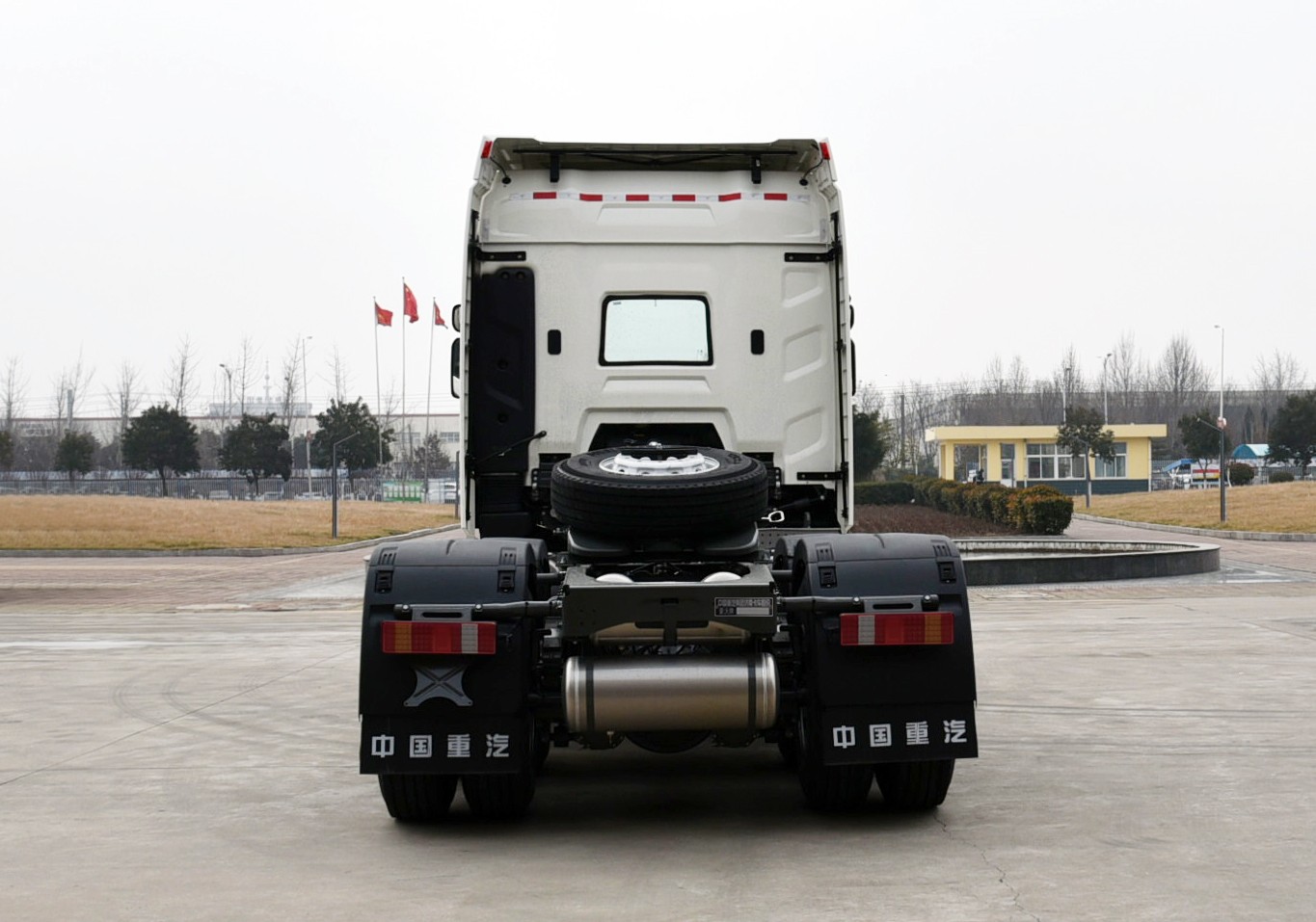 ZZ4257V344KF1T 豪沃牌460马力后双桥,后八轮柴油国六牵引汽车图片