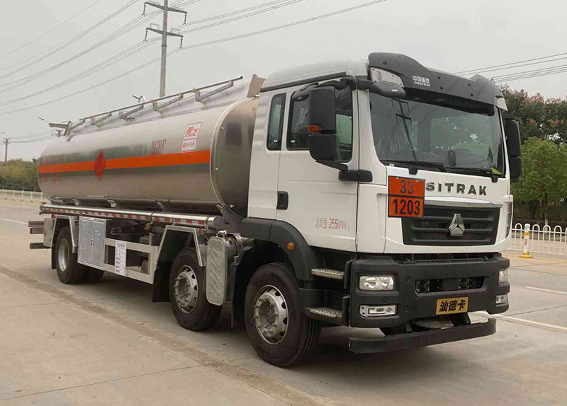CLQ5265GYY6ZZA型铝合金运油车图片