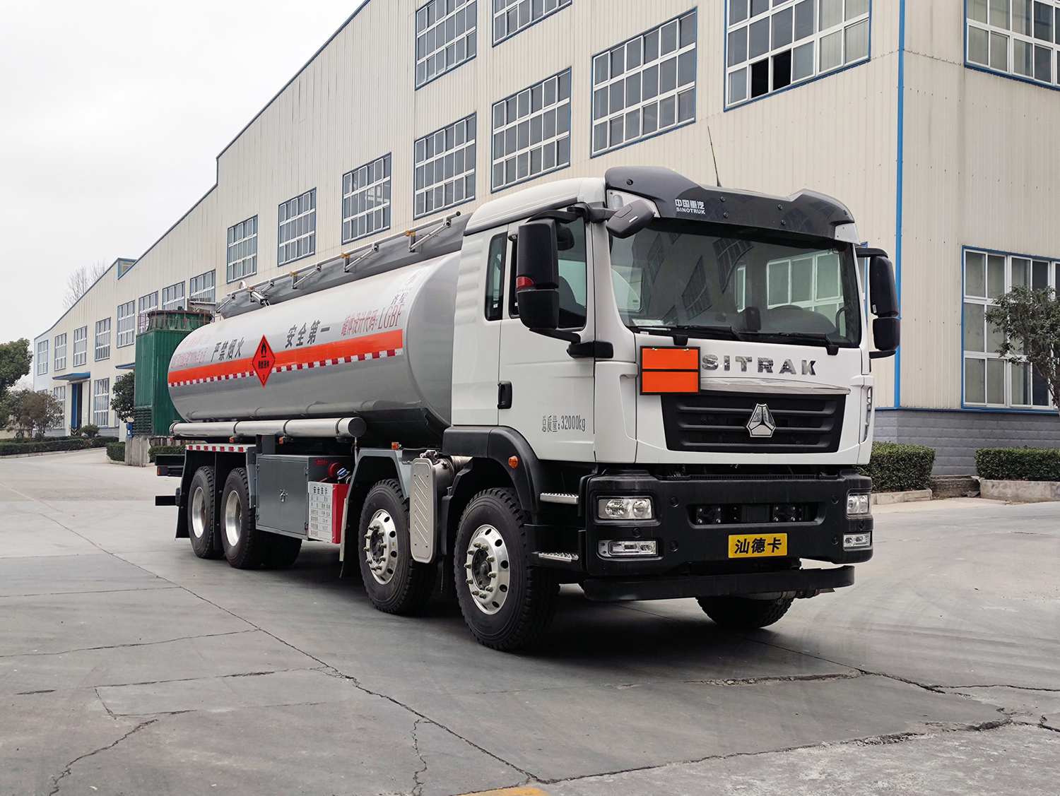 齊星牌QXC5326GRYZ6易燃液體罐式運(yùn)輸車公告圖片