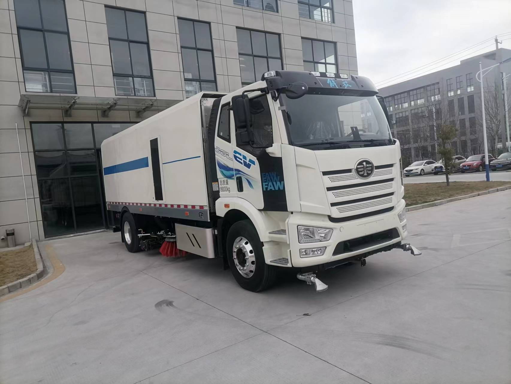 馨雅通牌ZXN5180TXSCABEV纯电动洗扫车
