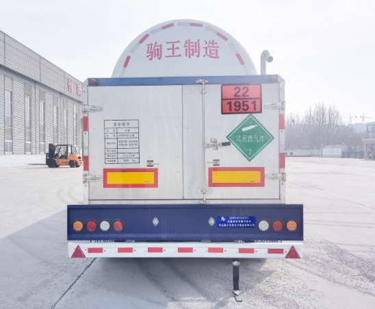 低温液体运输半挂车图片