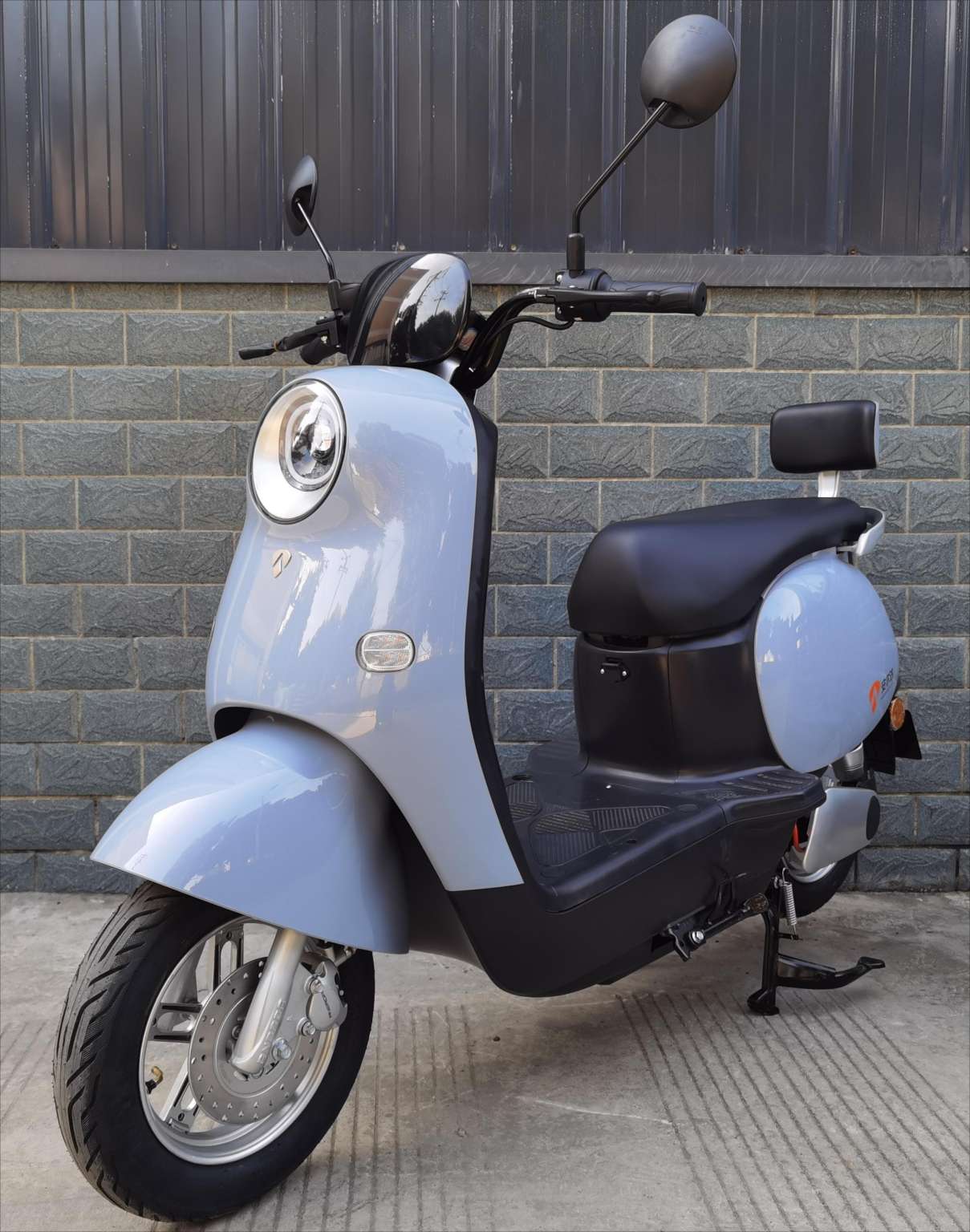 电动两轮摩托车