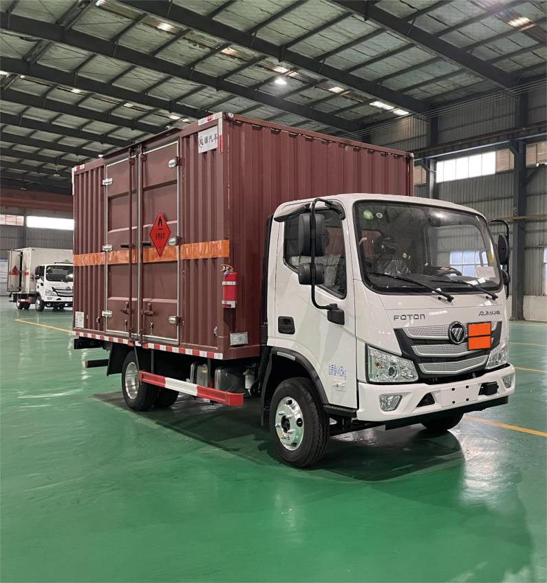 百捷牌QYY5044XRYBJ6易燃液体厢式运输车