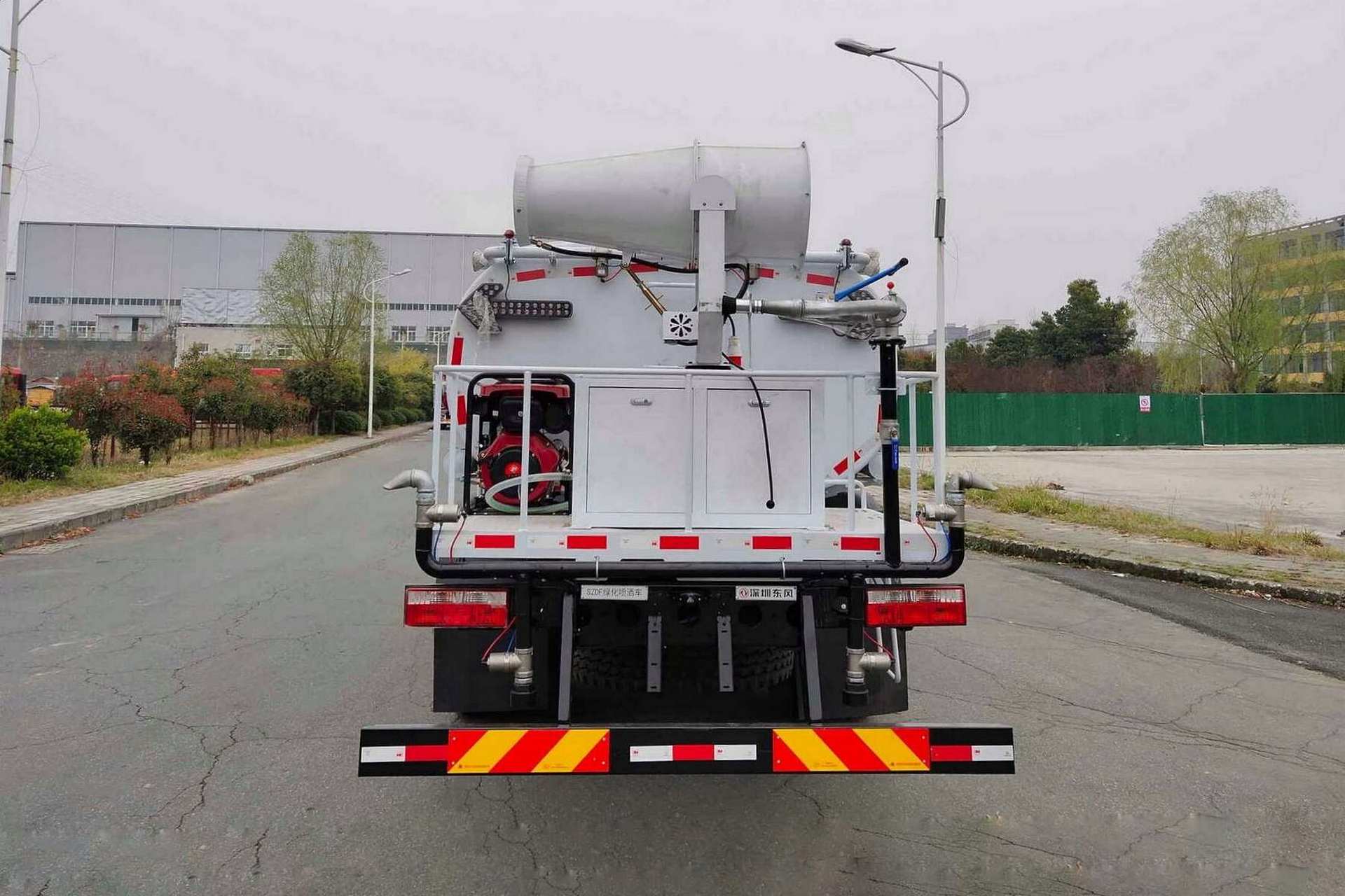 東風(fēng)牌EQ5182GPSSEQ6綠化噴灑車(chē)公告圖片