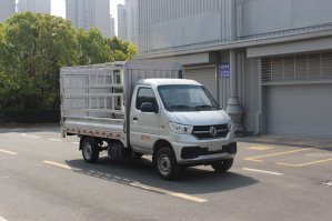 仓栅式运输车