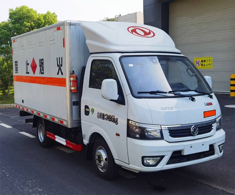 襄鑫鼎牌XDV5030XRQEQ6易燃气体厢式运输车