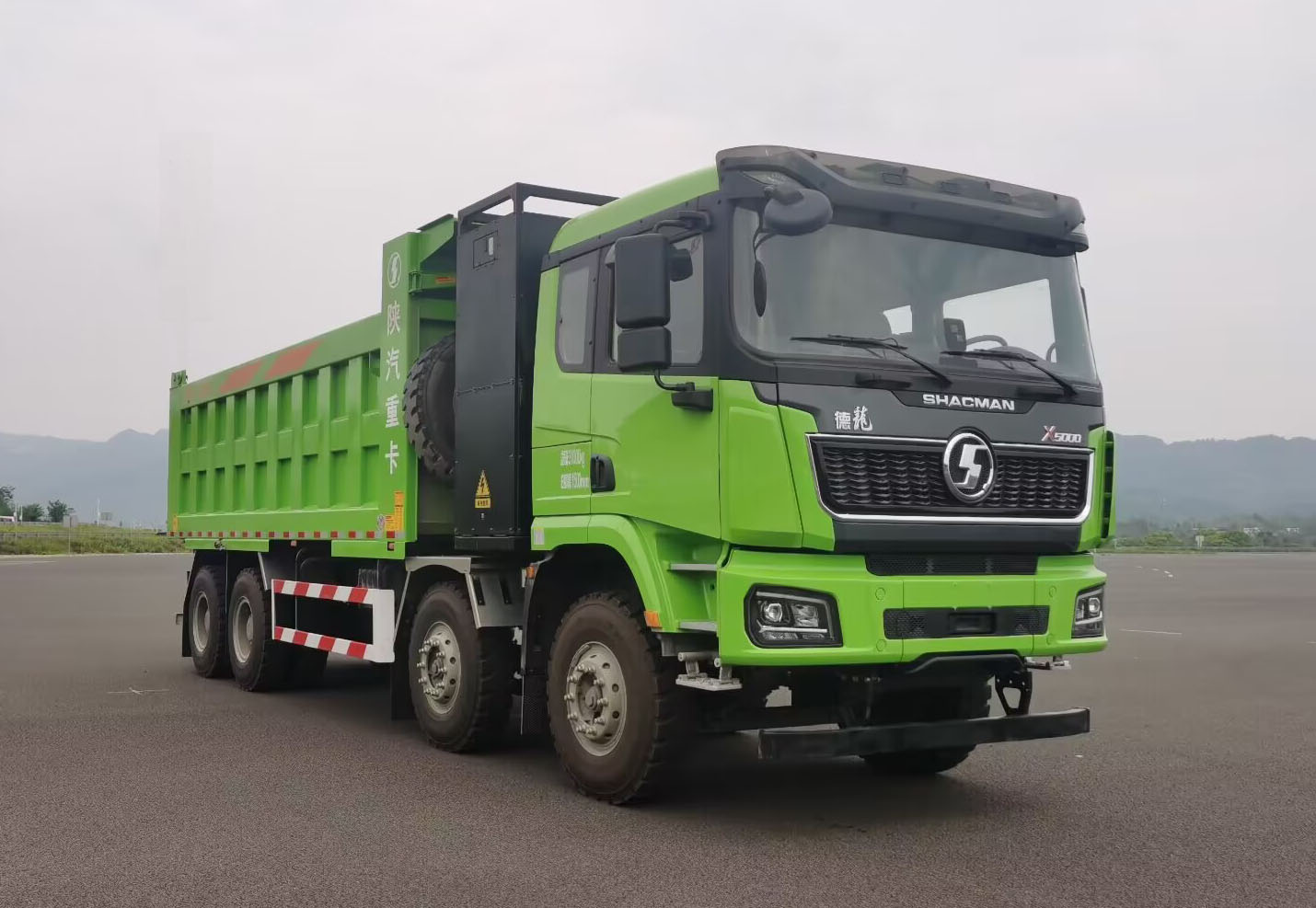 陕汽牌 585马力 前四后八 换电式纯电动自卸汽车(SX3317XF526SEV1)