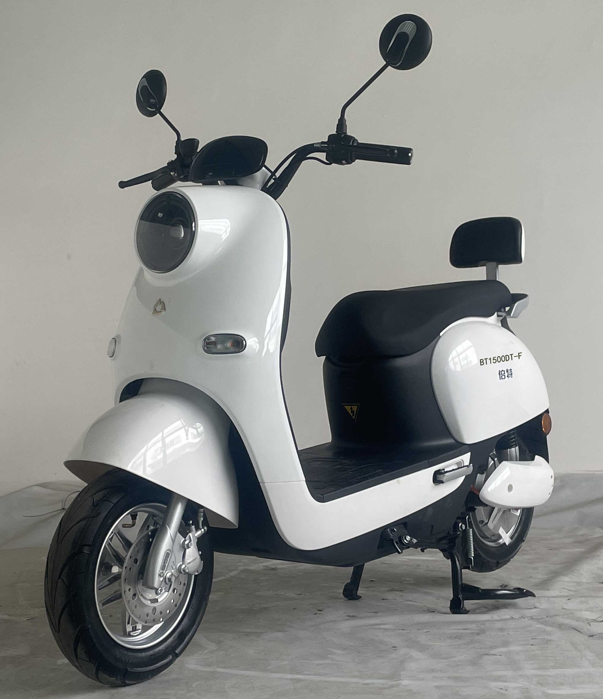 电动两轮摩托车